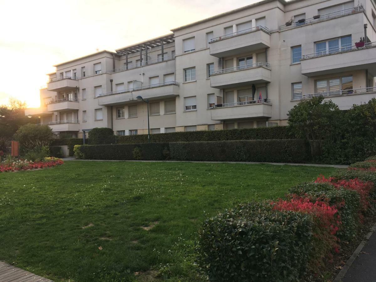 Studio Disneyland Paris - Terrasse Montevrain Exterior photo